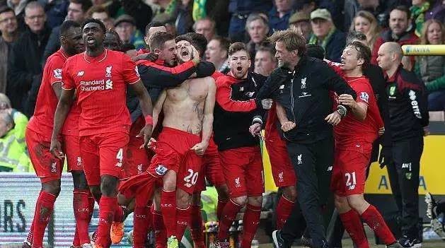 中国女子冰壶队8-7绝杀瑞典 时隔14年重返世锦赛半决赛